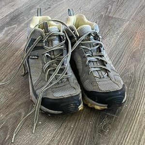 Columbia Switchback mid Boots. Size 7.5